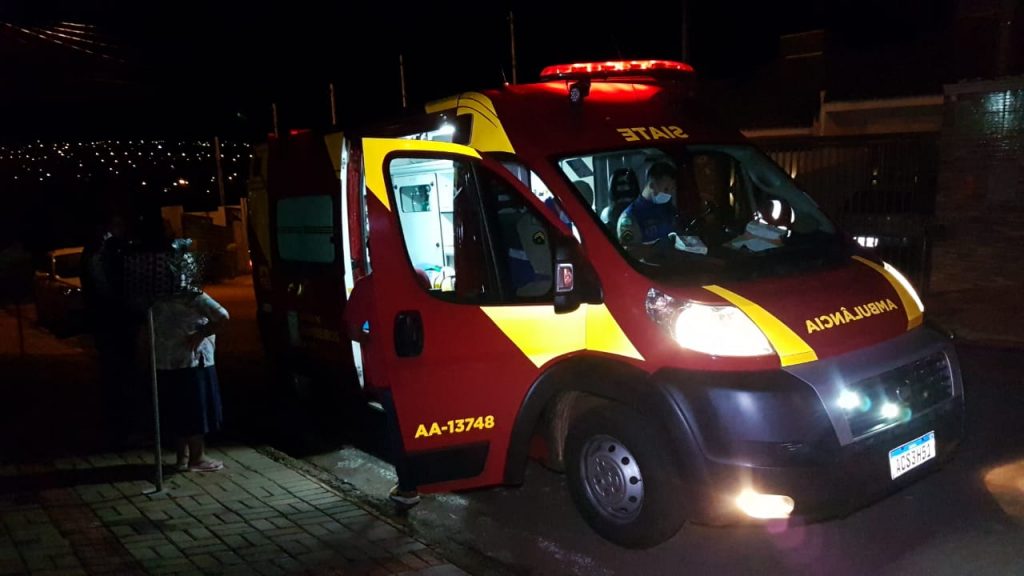 Idoso de 79 anos é socorrido pelo Siate após sofrer queda em banheiro