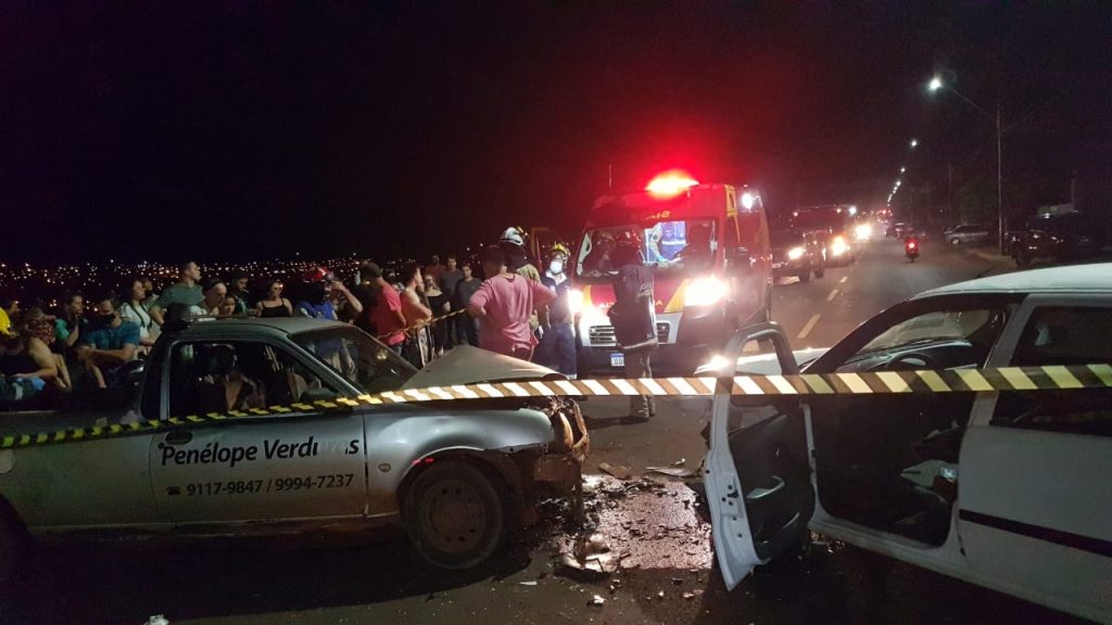 Acidente envolve três veículos na Avenida das Pombas, no Bairro Floresta
