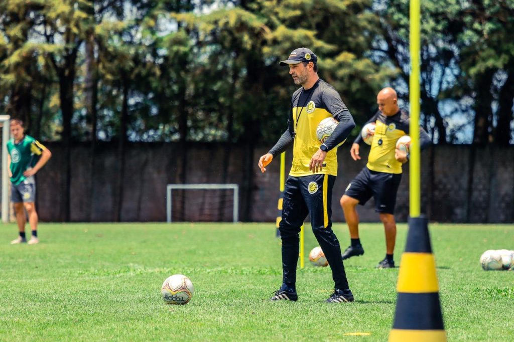 Marcelo Caranhato deixa FC Cascavel depois de um ano e quatro meses à frente da equipe