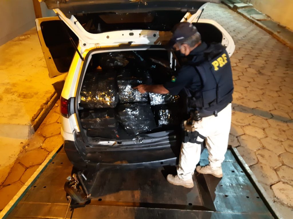 PRF prende homem transportando 308 quilos de maconha, em Santa Terezinha de Itaipu