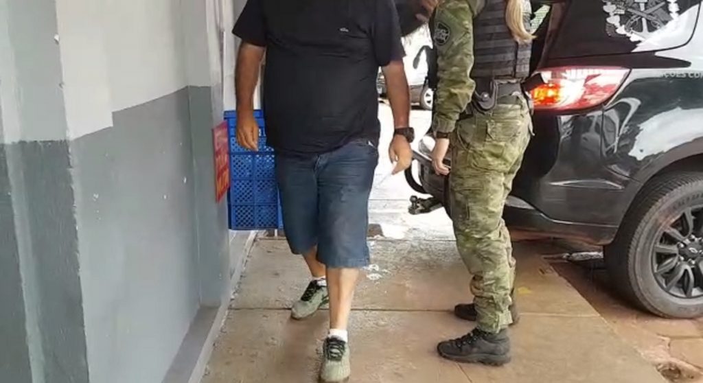 Homem que transportava cigarros contrabandeados é detido e encaminhado à delegacia