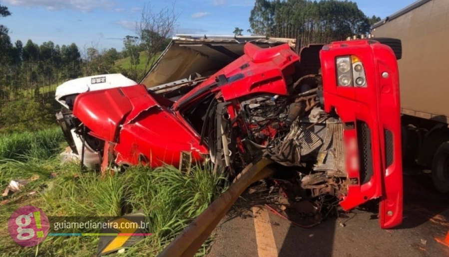 De Medianeira: Carreta tomba na BR-365 em Minas e tira a vida de duas crianças