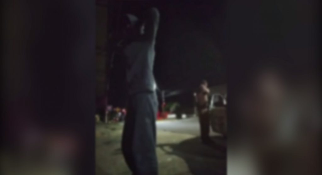 Jovem que gravava vídeo com touca ‘balaclava’ é surpreendido pela Polícia Militar na Região Norte