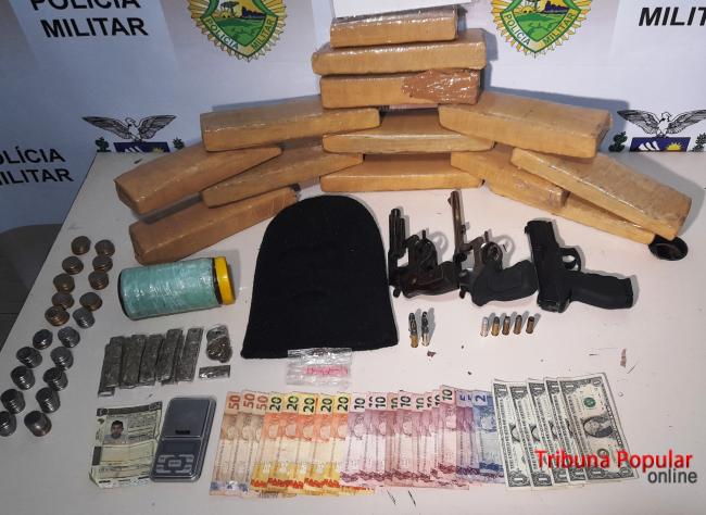 BOPE prende irmãos com drogas, armas e dinheiro no Porto Meira, em Foz do Iguaçu Imagem referente a BOPE prende irmãos com drogas, armas e dinheiro no Porto Meira, em Foz do Iguaçu