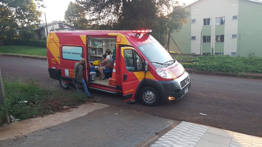 Menino de 1 ano e sete meses sofre queda em degrau de escada e precisa do socorro do Siate no Floresta Menino de 1 ano e sete meses sofre queda em degrau de escada e precisa do socorro do Siate no Floresta
