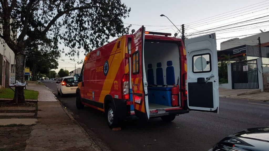 Idosa é socorrida pelo Siate após sofrer queda em casa no Bairro Cancelli Idosa é socorrida pelo Siate após sofrer queda em casa no Bairro Cancelli
