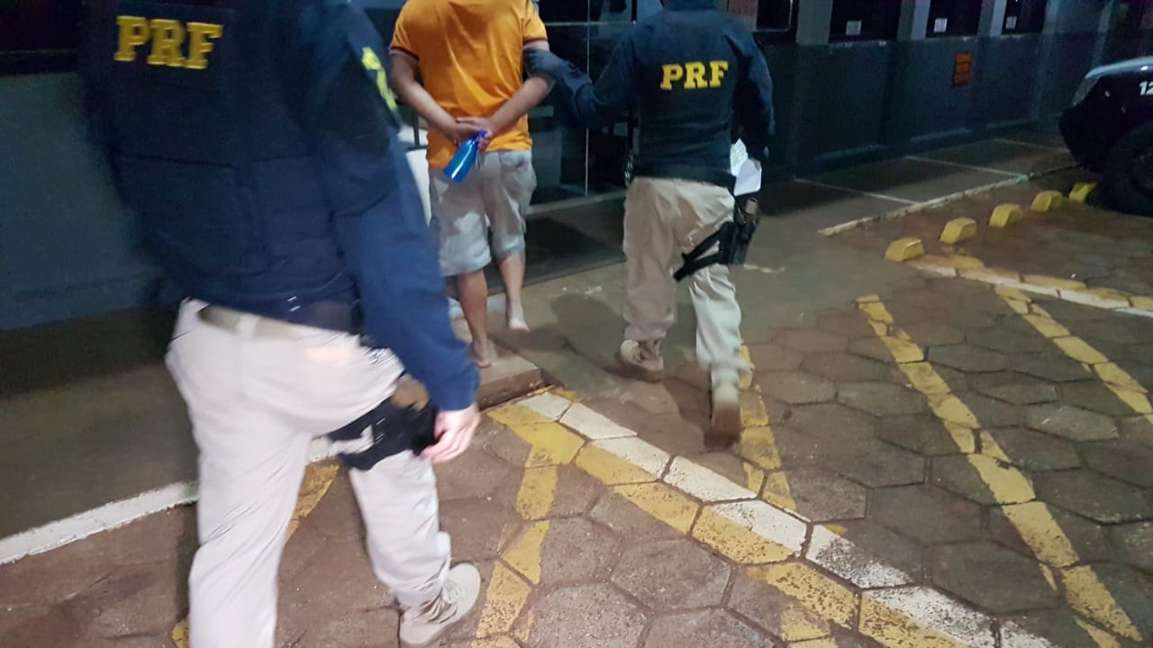 Após denúncia, PRF detém condutor alcoolizado na BR-163 e conduz à delegacia de Cascavel Imagem referente a Após denúncia, PRF detém condutor alcoolizado na BR-163 e conduz à delegacia de Cascavel