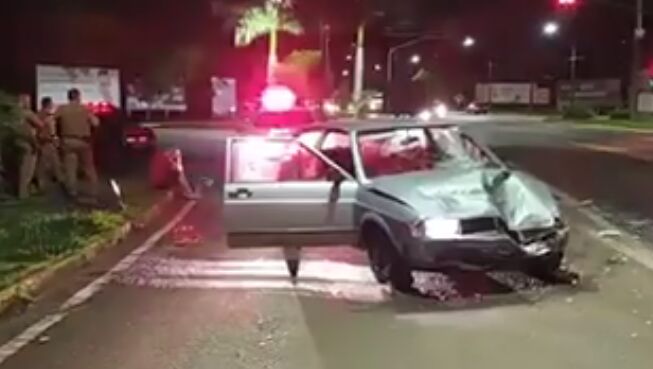 Motorista atropela idoso, foge do local e se envolve em acidente em Apucarana