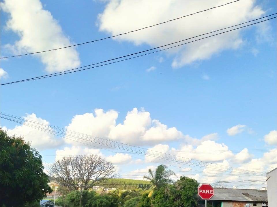 Dia será de sol com poucas nuvens em Cascavel