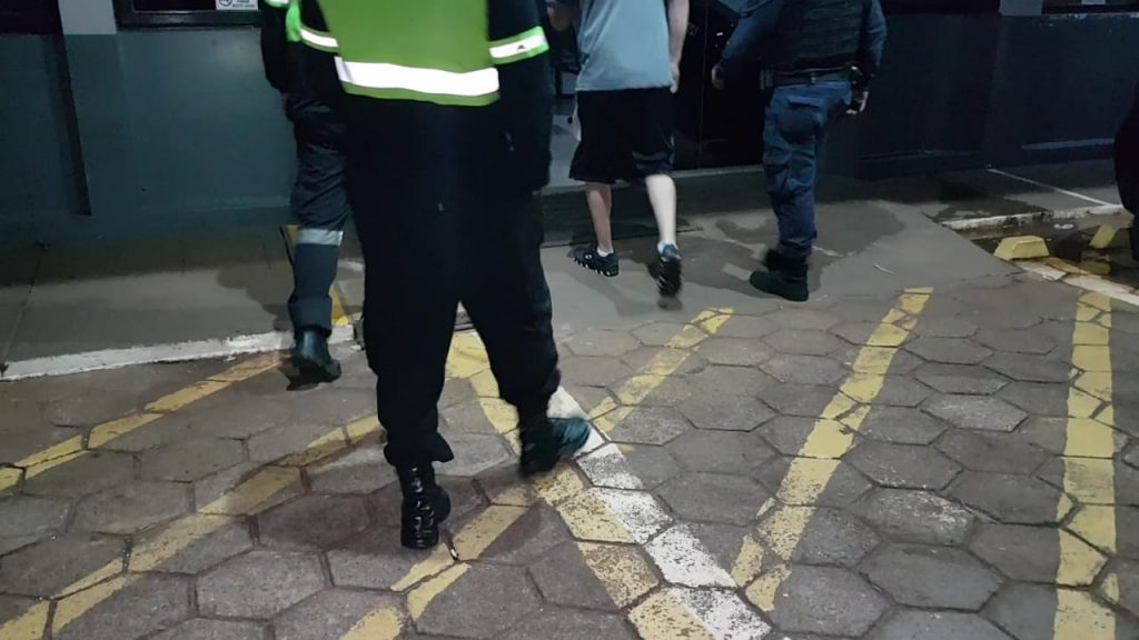 Jovem é detido conduzindo alcoolizado e sem CHN na Tancredo Neves