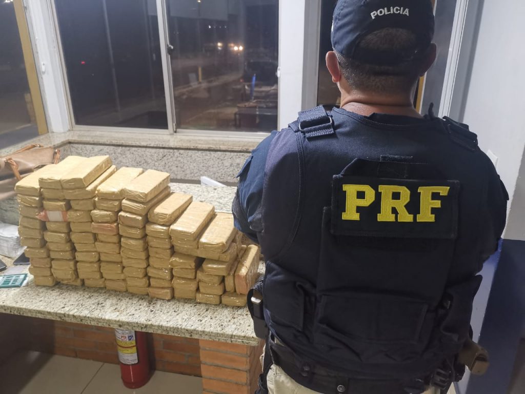 PRF encontra 50 kg de maconha em veículo durante fiscalização na UOP de Santa Terezinha