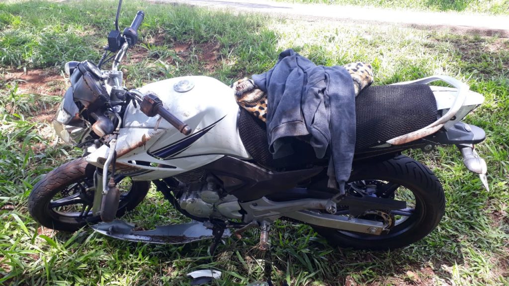 Queda de moto deixa duas mulheres feridas na PR-180, em Cascavel