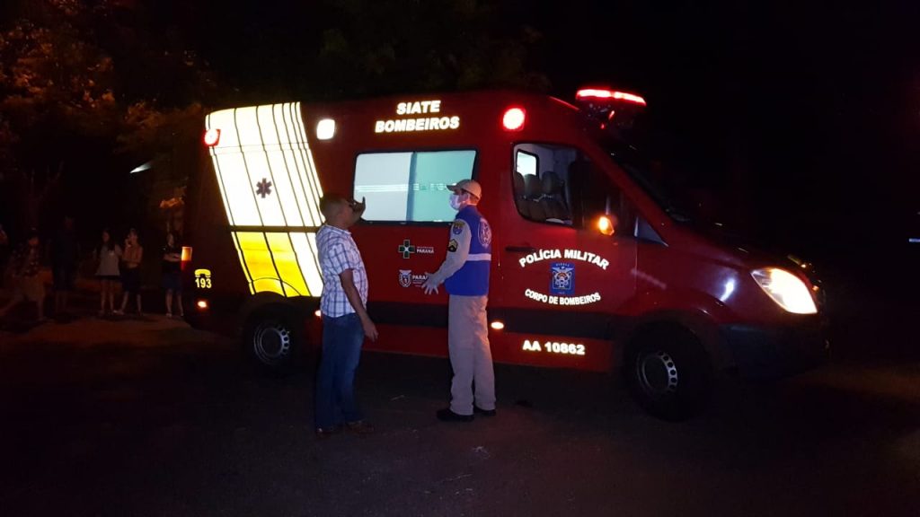 Colisão entre bicicletas deixa adolescente e estrangeiro feridos na Rua Hercílio Luz, no Alto Alegre