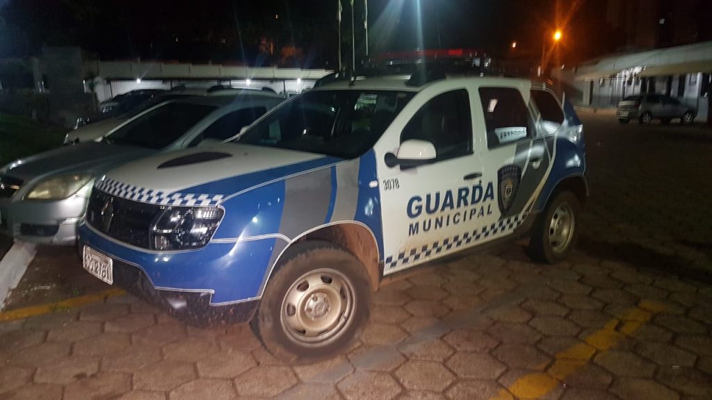 GM detém indivíduo que desferiu golpe de faca contra vigilante durante conflito no Brasmadeira