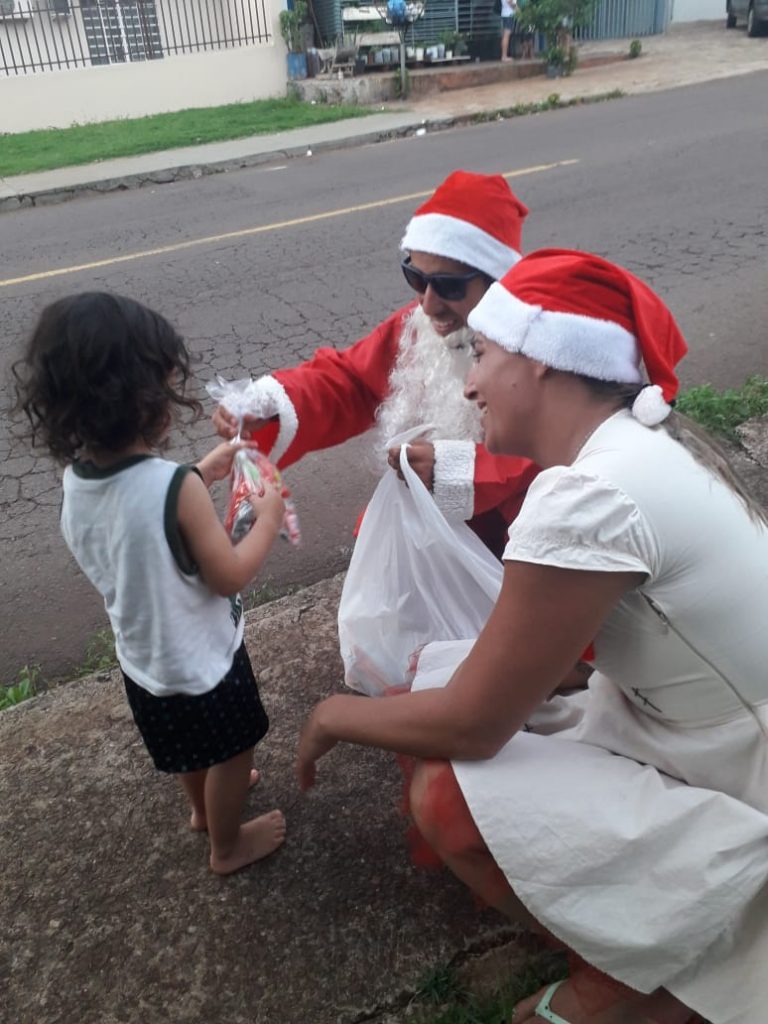 Campanha ‘Promovendo Sorrisos’ faz ação de Natal e leva doces a crianças do Morumbi, Colmeia e Sara Eliza