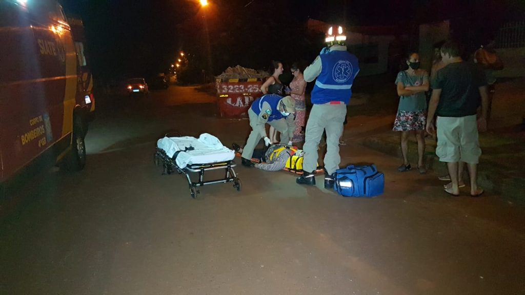 Mulher fica ferida ao sofrer queda na Rua Serra das Furnas
