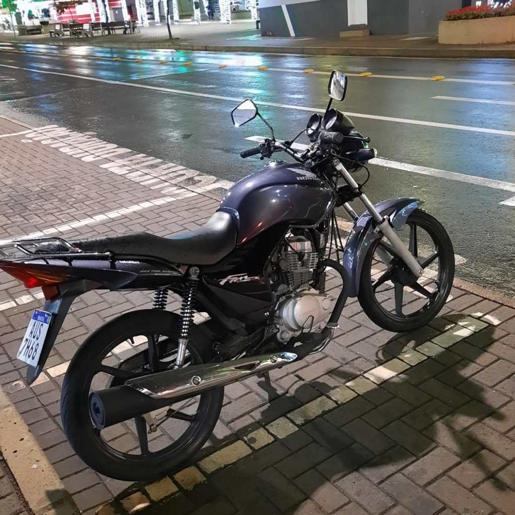Proprietária procura moto furtada na madrugada deste domingo no centro