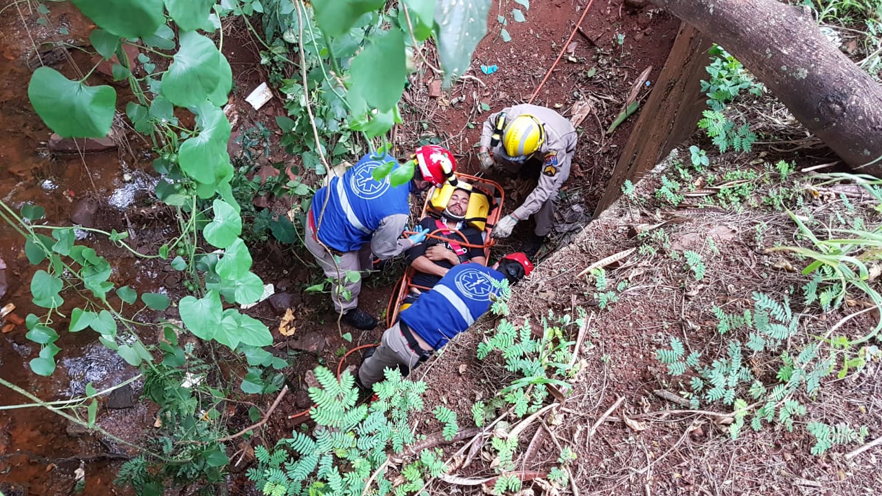 Homem cai em córrego na Rua Severino Miola, no Jardim Colmeia Imagem referente a Homem cai em córrego na Rua Severino Miola, no Jardim Colmeia