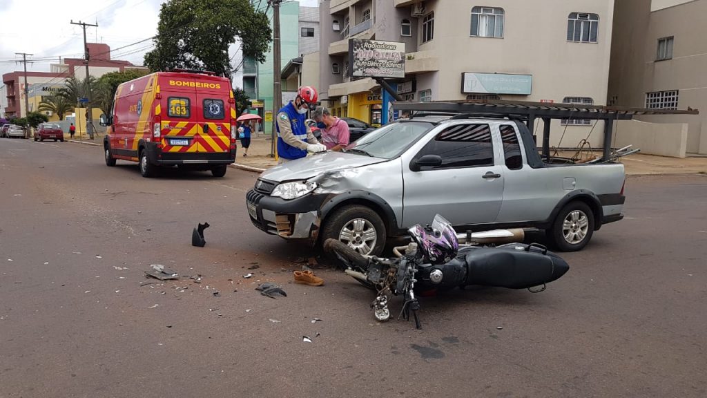 Rapaz fica ferido em colisão de trânsito na Av. Carlos Gomes Rapaz fica ferido em colisão de trânsito na Av. Carlos Gomes