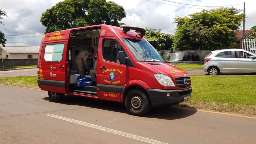 Militar de 21 anos fica ferido em acidente na esquina das ruas Casemiro de Abreu e Fagundes Varela