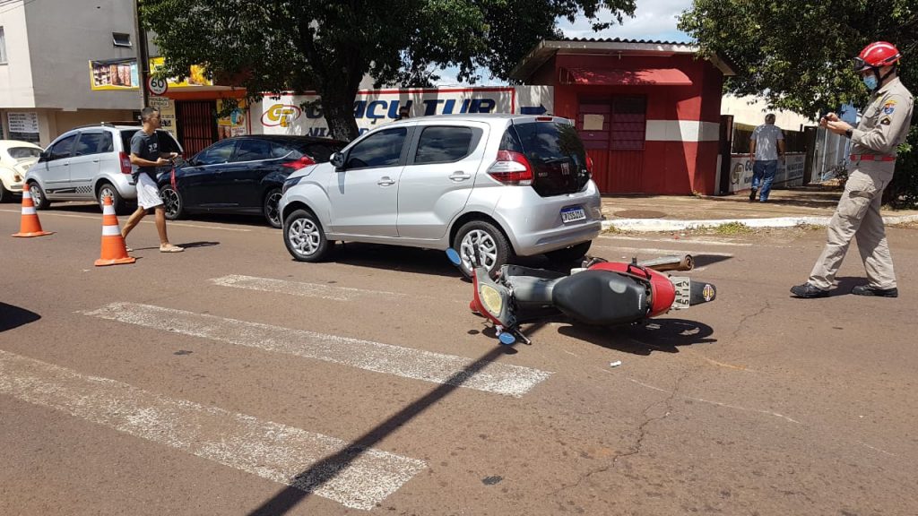 Motociclista fica ferida em acidente na Av. Carlos Gomes, no Bairro Parque São Paulo