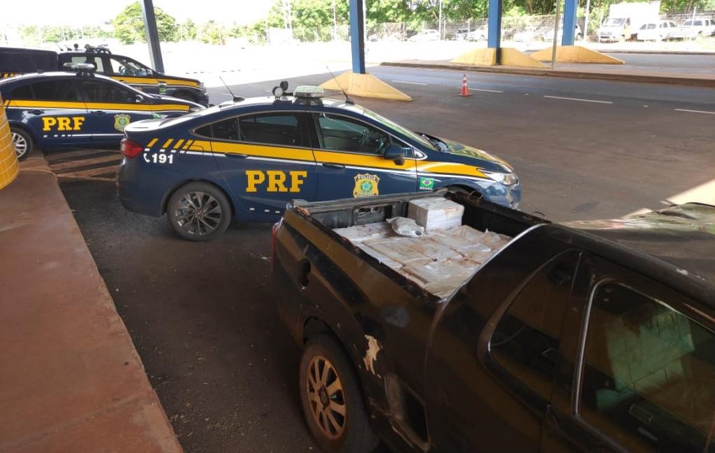 PRF apreende Montana com 250 mil reais em agrotóxicos em Guaíra