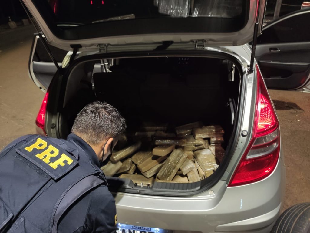 Homem que trazia 140 kg de maconha para Cascavel é preso pela PRF em Céu Azul
