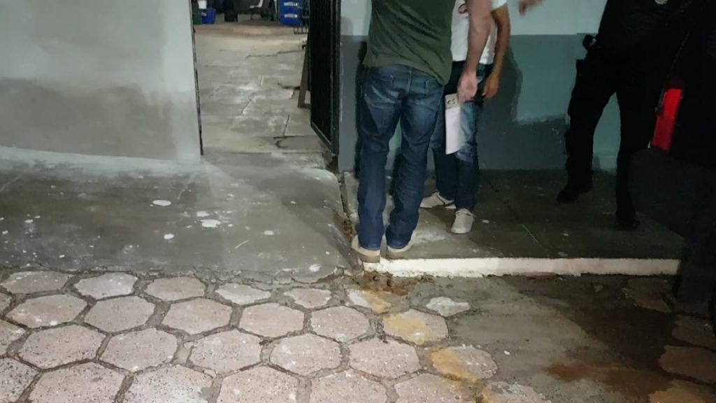 Após denúncia, polícia detém homem e apreende contrabando e espingarda em Francisco Beltrão