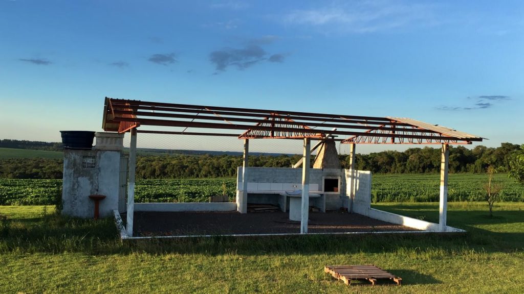 Ladrões furtam dezenas de telhas do Clube de Paramotor, na BR-369 em Cascavel