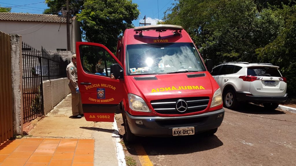 Homem é atacado por cachorro na Rua Acácia, no Bairro Parque Verde
