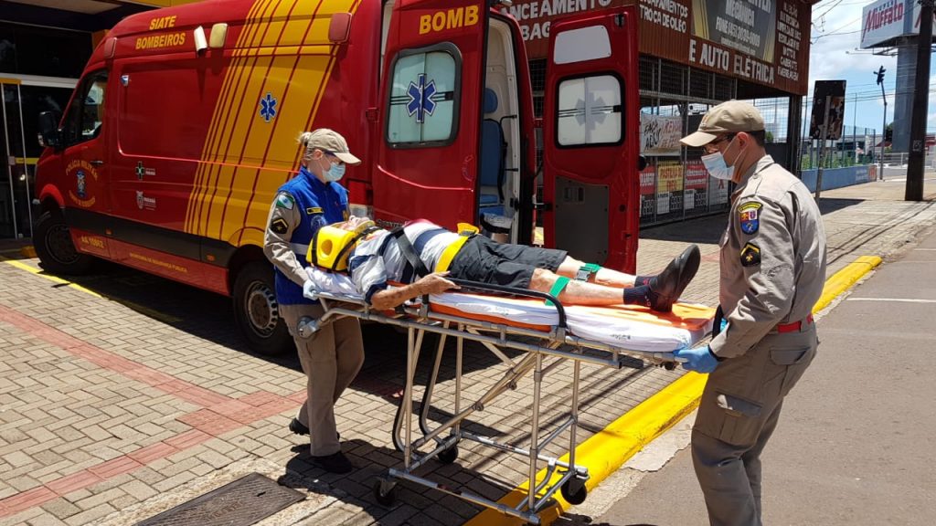 Idoso de 92 anos fica ferido ao sofrer queda na Rua JK, no Centro