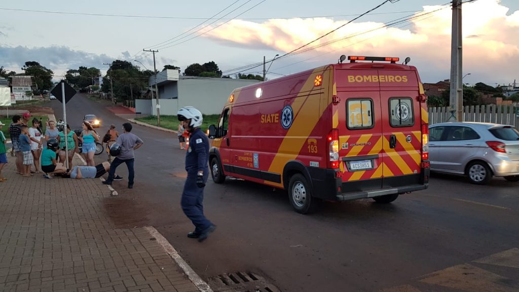 Atropelamento por moto deixa duas mulheres feridas na Rua Europa, em frente ao Ecopark Norte