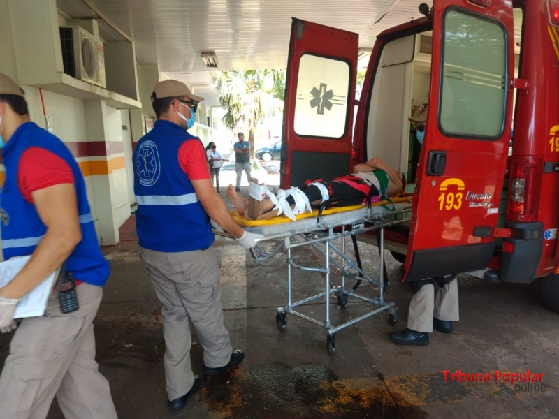 Mulher sofre acidente durante pouso de paraquedas em Foz do Iguaçu e precisa dos cuidados do Siate