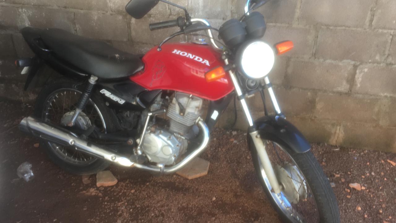 Honda CG-125 com placa AOJ-5595 foi furtada em residência nas proximidades da FAG Imagem referente a Honda CG-125 com placa AOJ-5595 foi furtada em residência nas proximidades da FAG