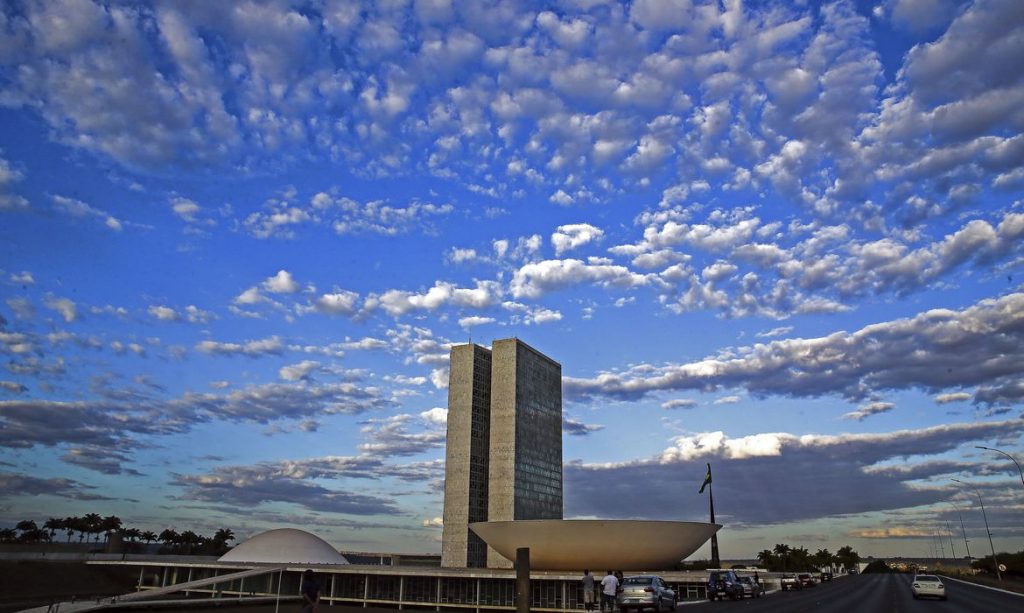 No Senado, governo diz que 2 novas vacinas nacionais estão avançadas