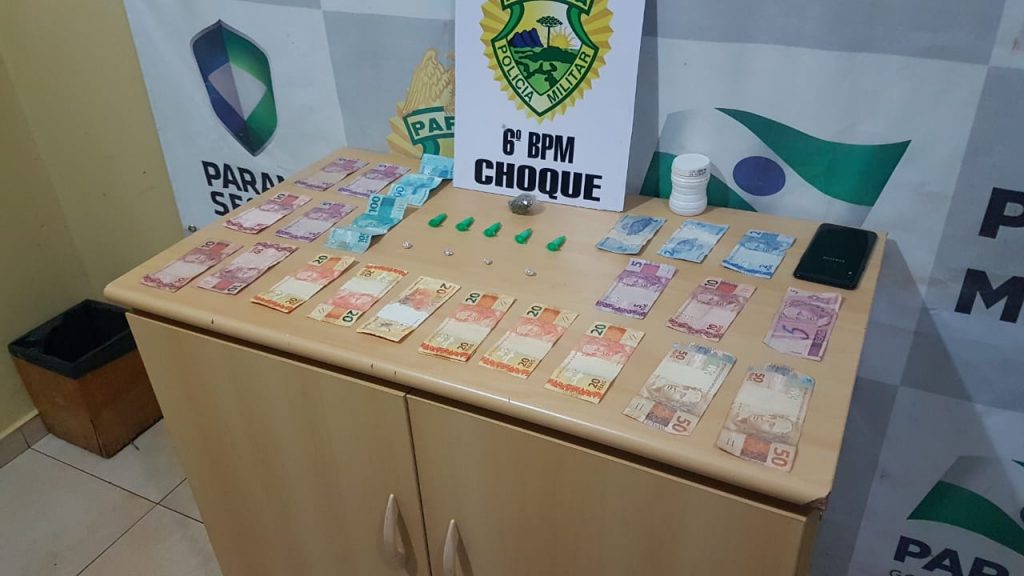 Choque encaminha dois para a delegacia com cocaína, crack e maconha