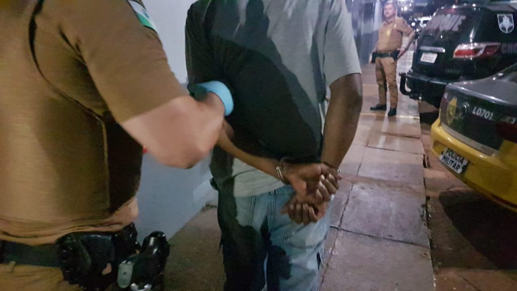 PM detém homem de 30 anos acusado de agredir a mãe, de 49, em Cascavel