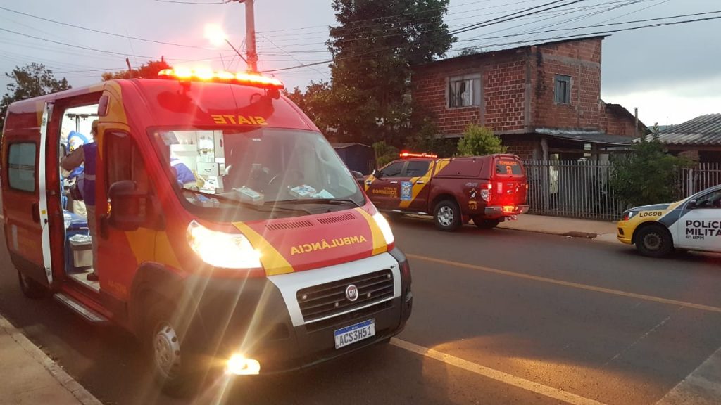 Mulher morre ao levar facada no pescoço no Bairro Clarito