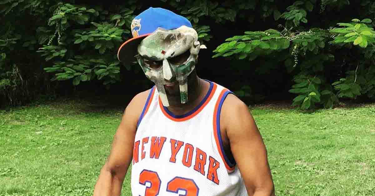 MF DOOM, influente rapper britânico, morre aos 49 anos Imagem referente a MF DOOM, influente rapper britânico, morre aos 49 anos