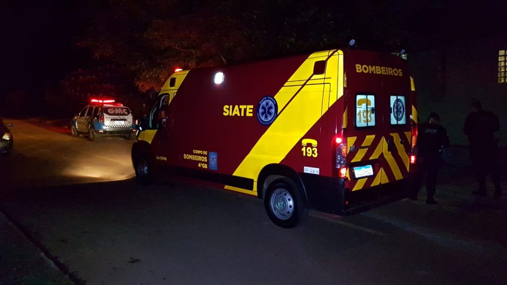 Siate socorre mulher que feriu o rosto ao sofrer queda na Rua Serra Dourada, no Jardim Colmeia