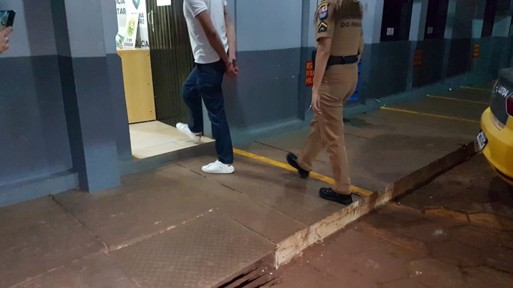 Motorista envolvido em acidente de trânsito é detido pela Polícia Militar