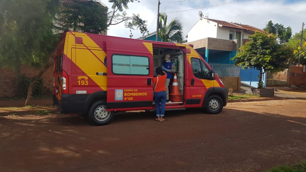 Menina de 12 anos é atendida pelo Siate após cair de bicicleta no Bairro Sanga Funda