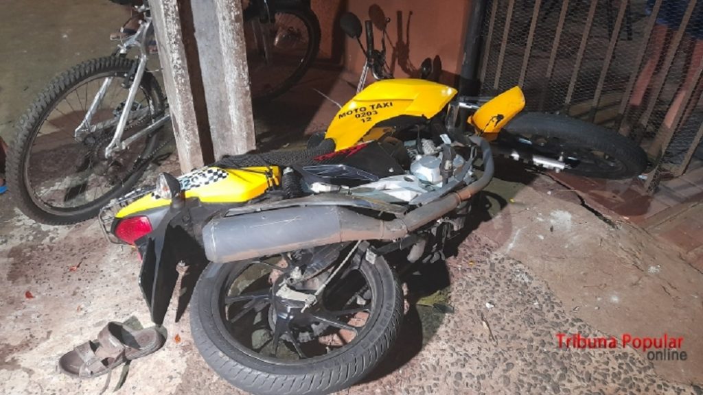 Duas pessoas ficam gravemente feridas em acidente entre motos em Foz do Iguaçu