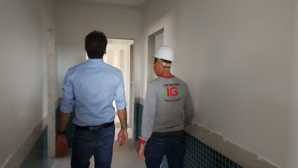 Prefeito visita obras do Complexo de Saúde Tio Zaca