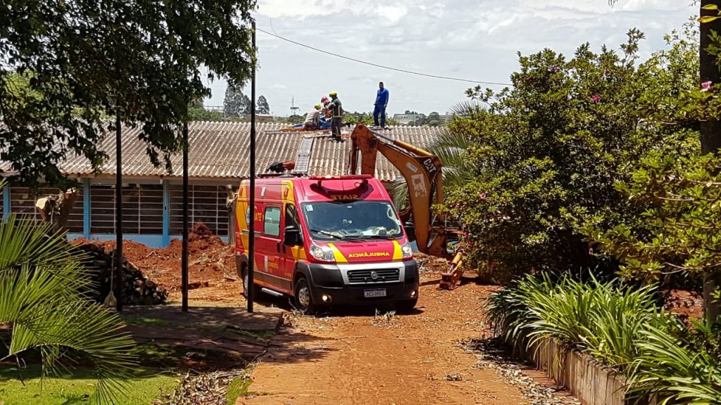Trabalhador fica ferido em obra na Escola Juscelino Kubitschek