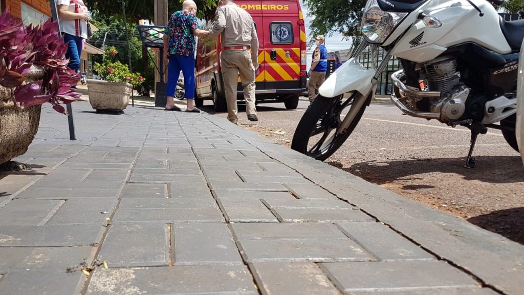 Mulher de 82 anos fica ferida em queda na Rua Pio XII, na Neva
