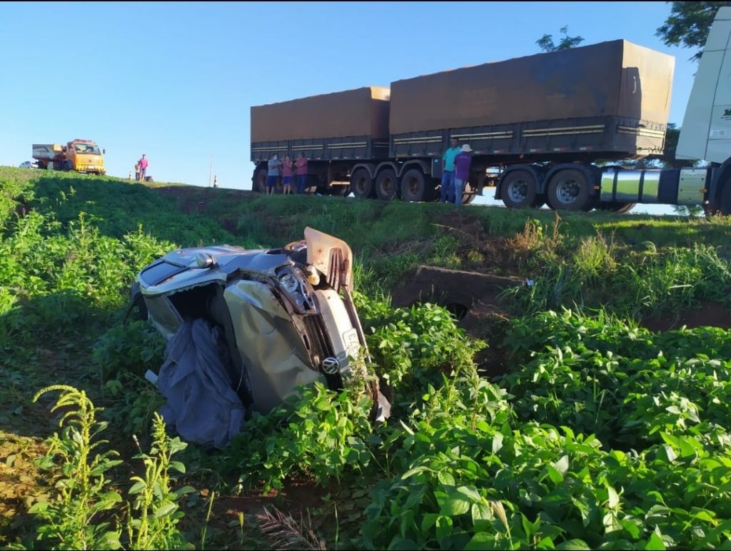 Colisão entre carro e caminhão tira a vida de idoso na PR-092, em Barra do Jacaré