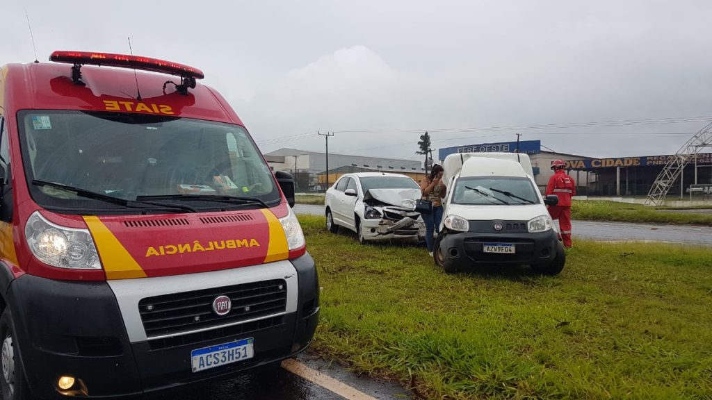 Acidente na BR-369 deixa três pessoas feridas, no trevo do núcleo industrial