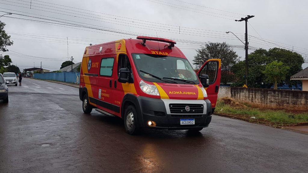 Queda de moto deixa jovem de 19 anos ferida na Av. Papagaios, no Bairro Floresta
