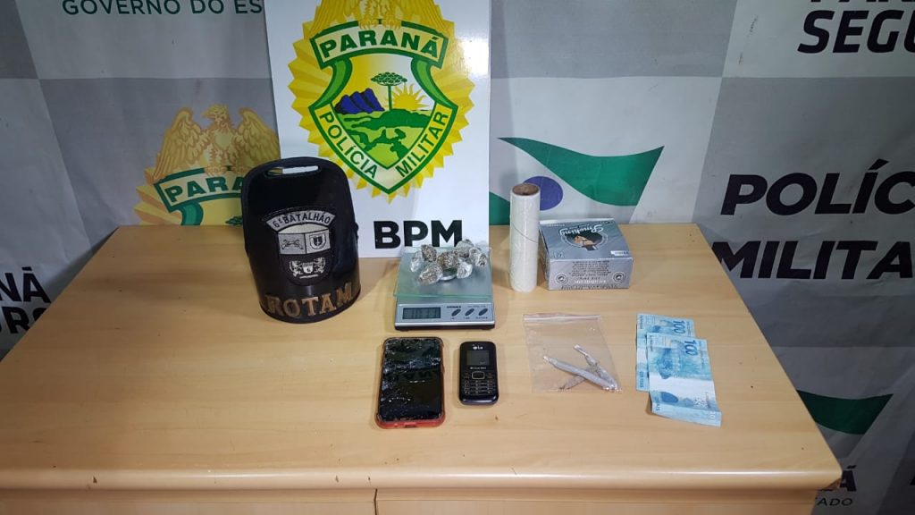 Homem é detido com drogas em Santa Tereza do Oeste e danifica lanterna da viatura da Rotam